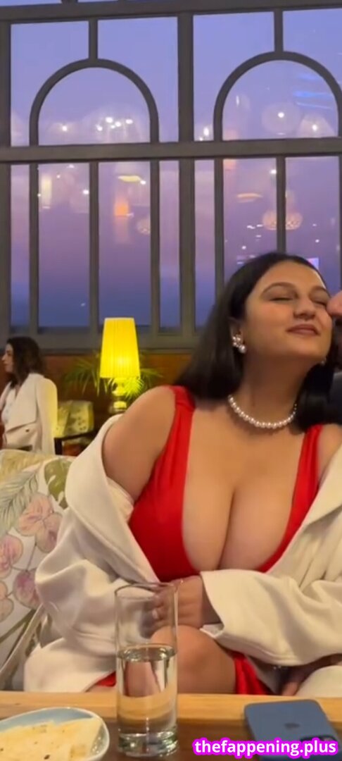 _ayushaaaa__