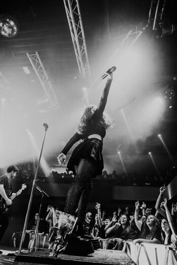 Chrissy Costanza