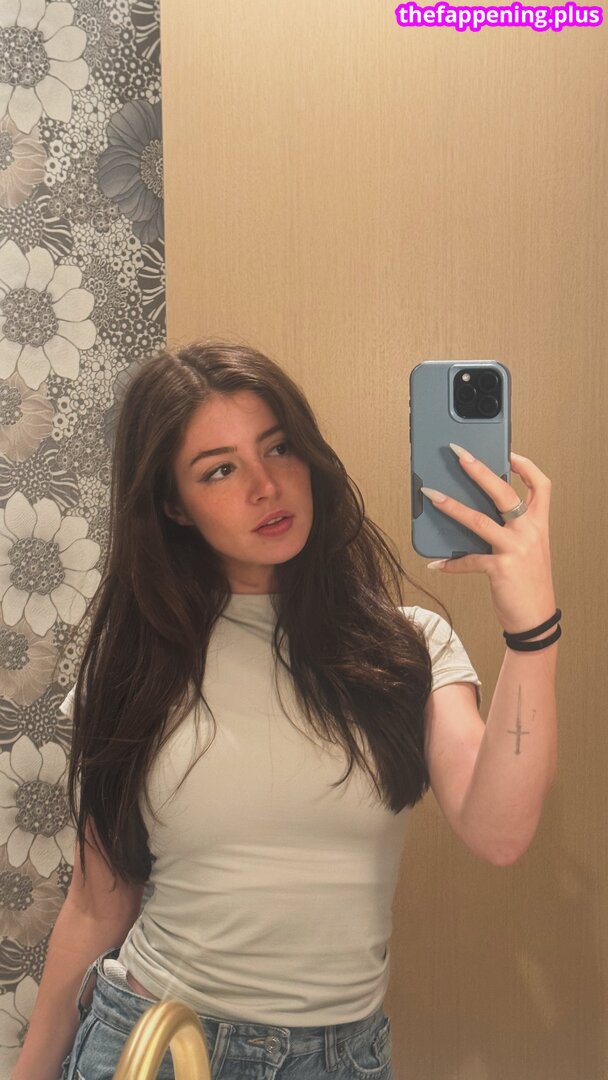 Chrissy Costanza