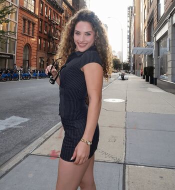 Sofie Dossi
