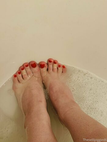 theselilpiggie6